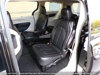2018 Chrysler Pacifica Touring L   - Photo 21 - Mesa, AZ 85202