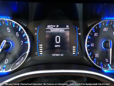 2018 Chrysler Pacifica Touring L   - Photo 12 - Mesa, AZ 85202