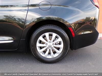 2018 Chrysler Pacifica Touring L   - Photo 57 - Mesa, AZ 85202