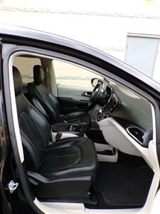 2018 Chrysler Pacifica Touring L   - Photo 33 - Mesa, AZ 85202