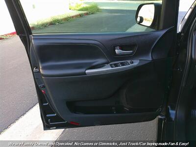 2015 Toyota Sienna SE Premium 8-Passeng - Photo 14 - Mesa, AZ 85202