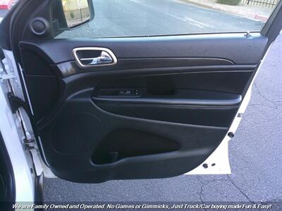 2017 Jeep Grand Cherokee Laredo   - Photo 28 - Mesa, AZ 85202