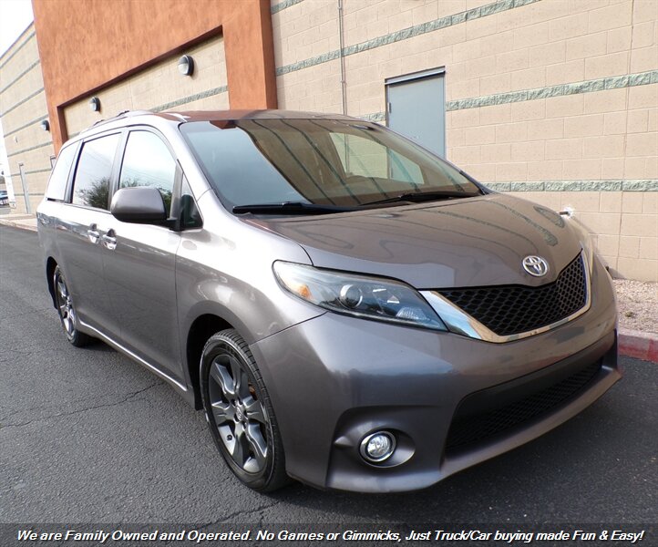 2015 Toyota Sienna SE 8-Passenger  