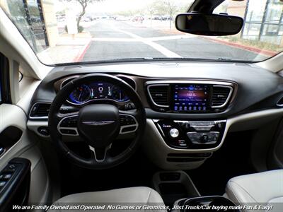 2017 Chrysler Pacifica Touring-L Plus   - Photo 37 - Mesa, AZ 85202