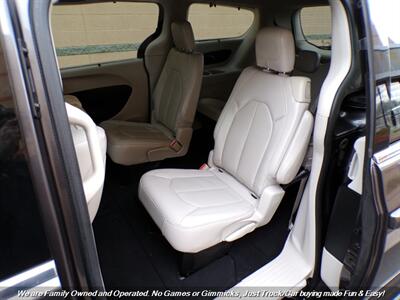 2017 Chrysler Pacifica Touring-L Plus   - Photo 21 - Mesa, AZ 85202