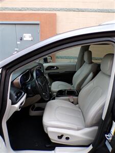 2017 Chrysler Pacifica Touring-L Plus   - Photo 15 - Mesa, AZ 85202