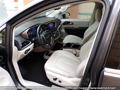 2017 Chrysler Pacifica Touring-L Plus   - Photo 14 - Mesa, AZ 85202