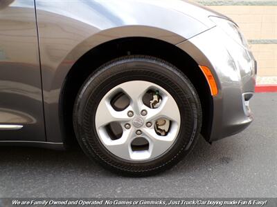 2017 Chrysler Pacifica Touring-L Plus   - Photo 63 - Mesa, AZ 85202