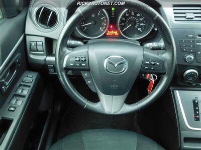 2013 Mazda Mazda5 Touring   - Photo 9 - Cedar Rapids, IA 52402