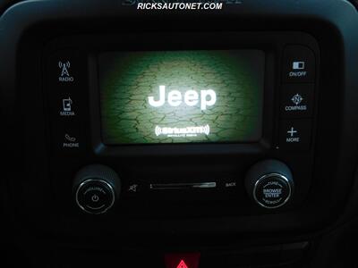 2015 Jeep Renegade Latitude  4x4 - Photo 13 - Cedar Rapids, IA 52402
