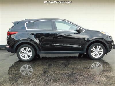 2017 Kia Sportage LX  4x4 - Photo 5 - Cedar Rapids, IA 52402