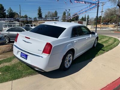 2016 Chrysler 300 Series Limited   - Photo 10 - Porterville, CA 93257