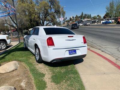 2016 Chrysler 300 Series Limited   - Photo 8 - Porterville, CA 93257