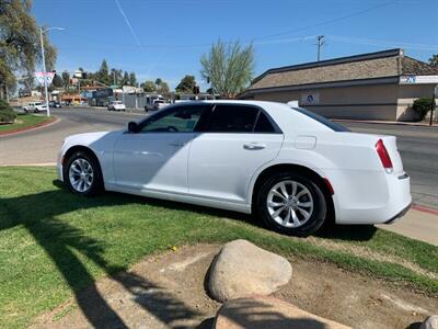 2016 Chrysler 300 Series Limited   - Photo 6 - Porterville, CA 93257