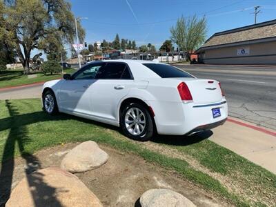 2016 Chrysler 300 Series Limited   - Photo 7 - Porterville, CA 93257