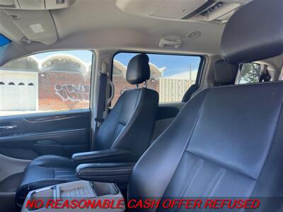 2014 Chrysler Town & Country Touring   - Photo 6 - St. Louis, MO 63116