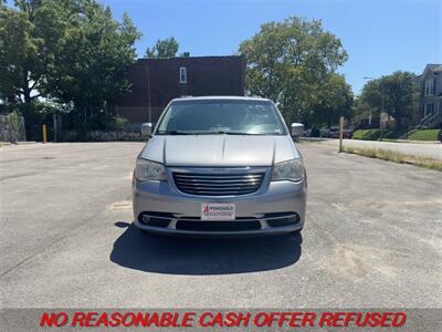 2014 Chrysler Town & Country Touring   - Photo 2 - St. Louis, MO 63116