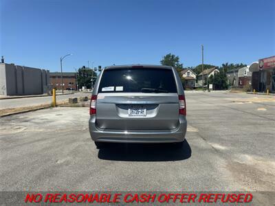 2014 Chrysler Town & Country Touring   - Photo 4 - St. Louis, MO 63116