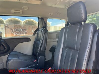 2014 Chrysler Town & Country Touring   - Photo 7 - St. Louis, MO 63116