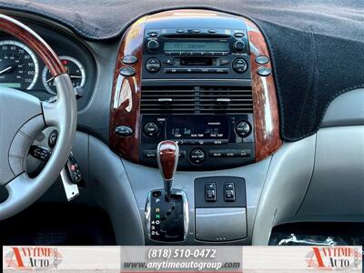 2004 Toyota Sienna XLE Limited   - Photo 13 - Sherman Oaks, CA 91403-1701