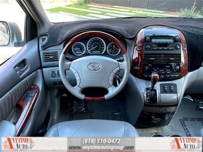 2004 Toyota Sienna XLE Limited   - Photo 12 - Sherman Oaks, CA 91403-1701