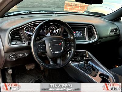 2015 Dodge Challenger SXT   - Photo 11 - Sherman Oaks, CA 91403-1701