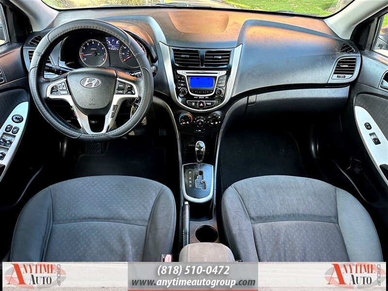 2013 Hyundai Accent SE photo