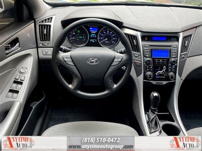 2013 Hyundai SONATA Hybrid   - Photo 13 - Sherman Oaks, CA 91403-1701