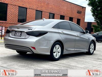 2013 Hyundai SONATA Hybrid   - Photo 8 - Sherman Oaks, CA 91403-1701