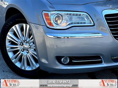 2014 Chrysler 300C   - Photo 30 - Sherman Oaks, CA 91403-1701
