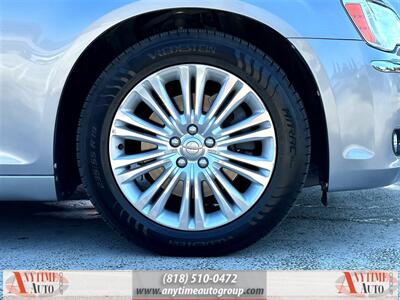 2014 Chrysler 300C   - Photo 28 - Sherman Oaks, CA 91403-1701