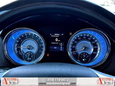 2014 Chrysler 300C   - Photo 15 - Sherman Oaks, CA 91403-1701