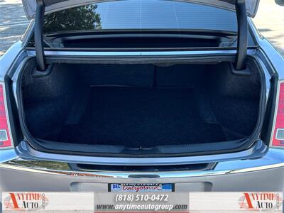 2014 Chrysler 300C   - Photo 24 - Sherman Oaks, CA 91403-1701