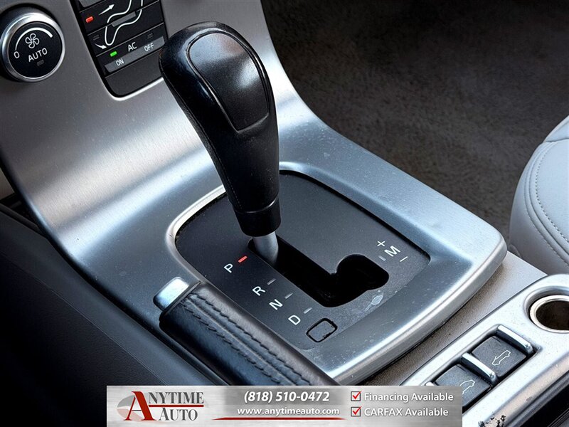 2008 Volvo C70 T5   - Photo 20 - Sherman Oaks, CA 91403-1701