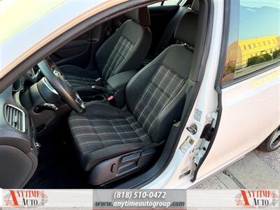 2011 Volkswagen GTI   - Photo 14 - Sherman Oaks, CA 91403-1701