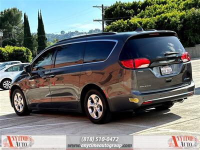 2017 Chrysler Pacifica Hybrid Premium   - Photo 5 - Sherman Oaks, CA 91403-1701