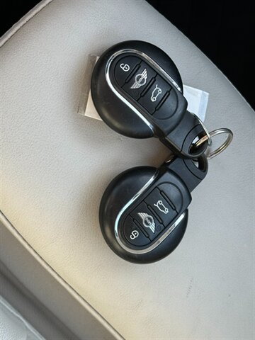 2016 MINI Hardtop 2 Door - Photo 24 - Sherman Oaks, CA 91403-1701