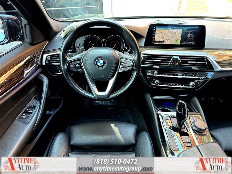 2019 BMW 5-Series 530e iPerformance photo
