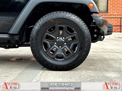 2013 Jeep Wrangler Unlimited Sahara  4x4 - Photo 29 - Sherman Oaks, CA 91403-1701
