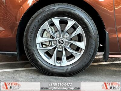 2021 Toyota Sienna XLE   - Photo 35 - Sherman Oaks, CA 91403-1701