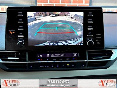 2021 Toyota Sienna XLE   - Photo 20 - Sherman Oaks, CA 91403-1701