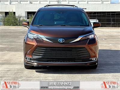2021 Toyota Sienna XLE   - Photo 2 - Sherman Oaks, CA 91403-1701