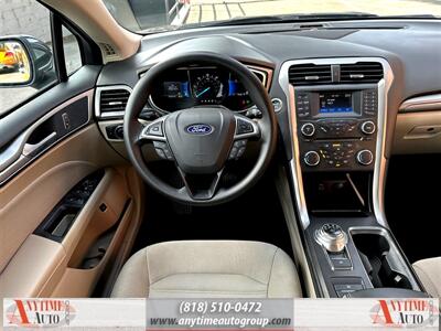 2018 Ford Fusion Hybrid SE   - Photo 12 - Sherman Oaks, CA 91403-1701