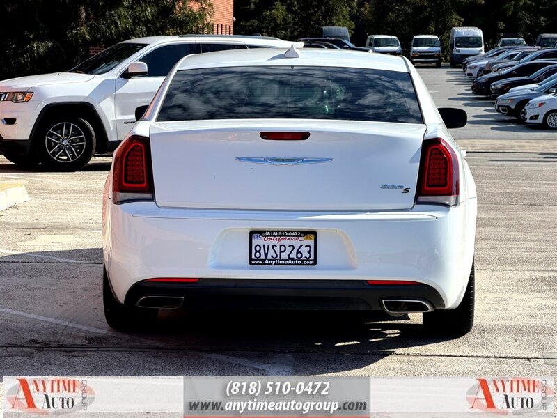 2018 Chrysler 300 Series S - Photo 5 - Sherman Oaks, CA 91403-1701