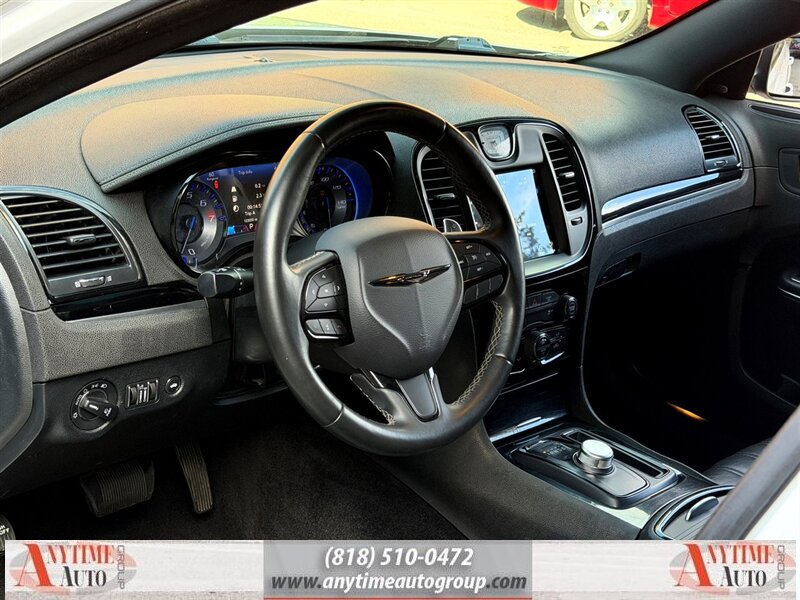 2018 Chrysler 300 Series S - Photo 11 - Sherman Oaks, CA 91403-1701