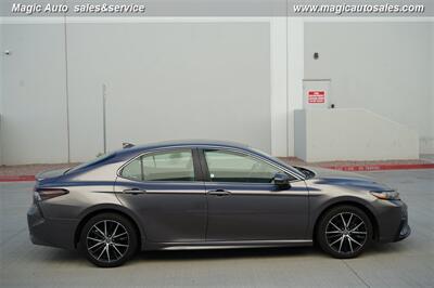 2021 Toyota Camry SE   - Photo 8 - Phoenix, AZ 85034