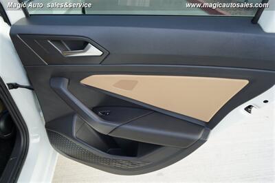 2021 Volkswagen Jetta SE   - Photo 18 - Phoenix, AZ 85034