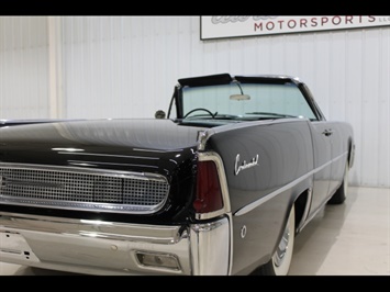1961 Lincoln Continental Convertible   - Photo 12 - Fort Wayne, IN 46804