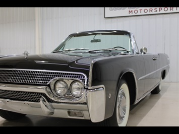 1961 Lincoln Continental Convertible   - Photo 5 - Fort Wayne, IN 46804