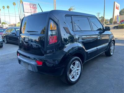 2010 Kia Soul +   - Photo 8 - Los Angeles, CA 91306